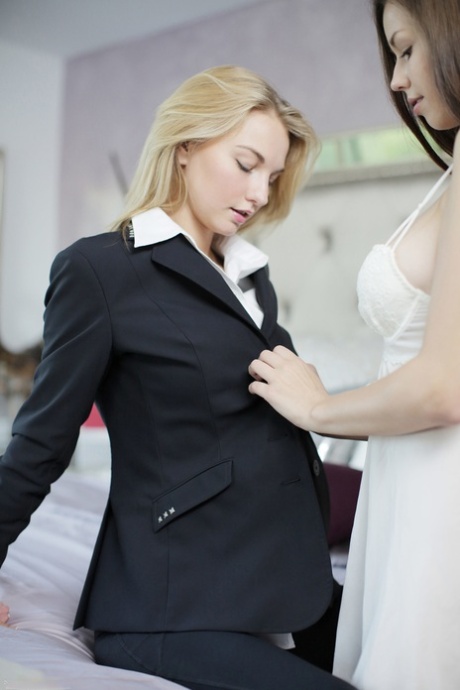 레즈야사 - 틴걸모델 릴리아이비, 첫 촬영 레즈 섹스포토 1 번째 이미지