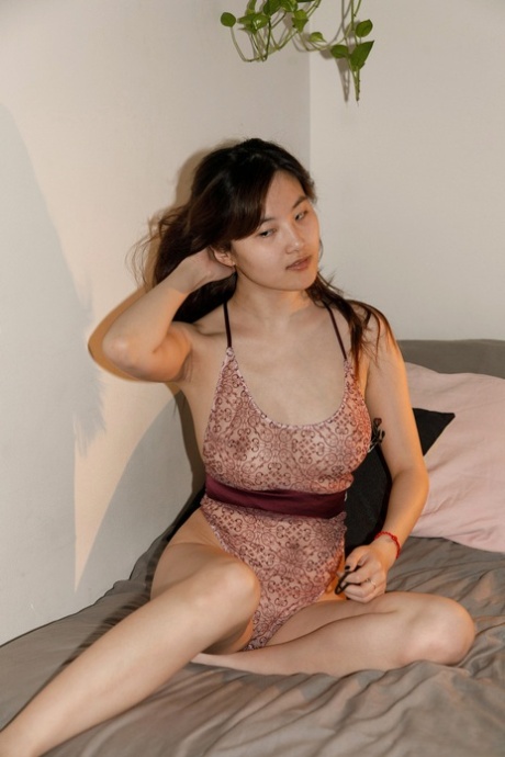 아시아야사- 가슴이 이쁜 아마추어 홈 포토 집에서 찍은 누드사진 3 번째 이미지