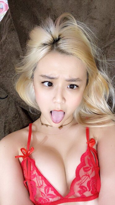 온팬야사 - 표정이 살아있네 온팬 아헤가오 누드 AMOI BRA MERAH 1 번째 이미지