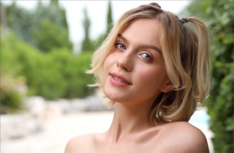 [누드모델] 귀엽게 생긴 아마추어 금발모델 야외 촬영 8 번째 이미지