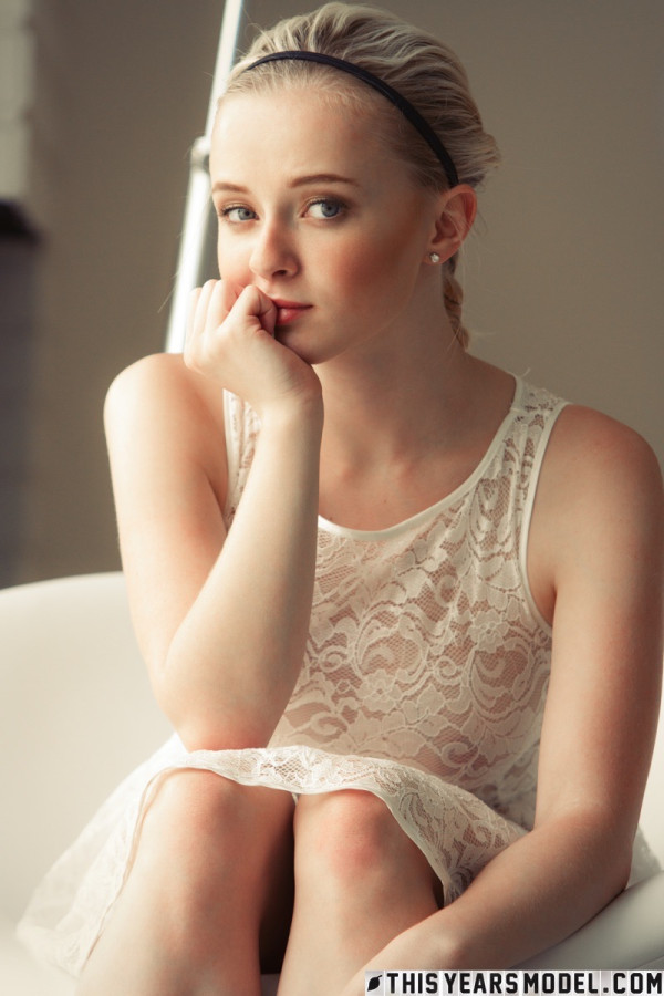 [모델누드사진] 올해의 풋풋한 신인모델 &quot;Ellie Jane&quot; 1 번째 이미지
