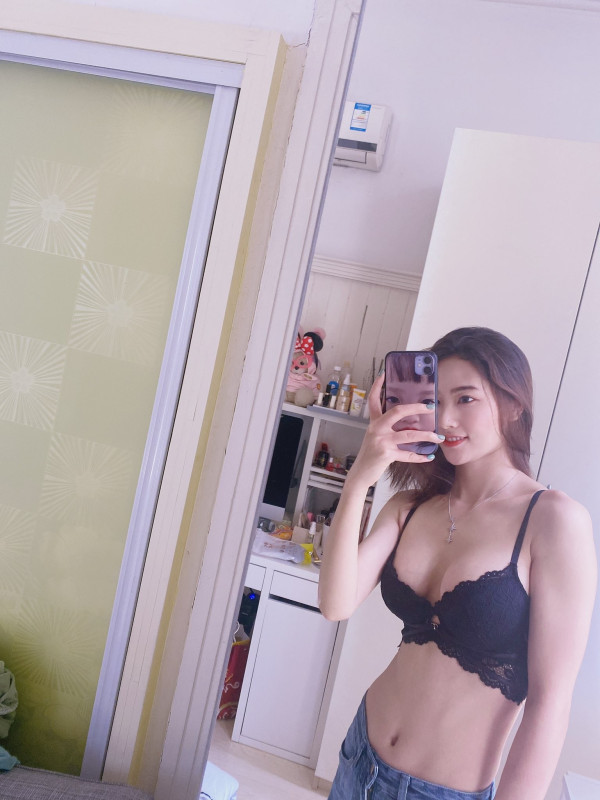 중국 연예인 야사 모델겸배우 Fang Zixuan 사행활 유출야사 2편 5 번째 이미지